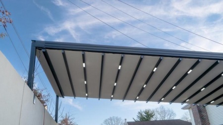 Fixation au mur, charpente et &eacute;tanch&eacute;it&eacute; conditionnent la pose d'une pergola adoss&eacute;e &agrave; Pont-&agrave;-Mousson